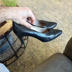 Classic Chanel Black Leather Pointed-Toe Heels Sz 38